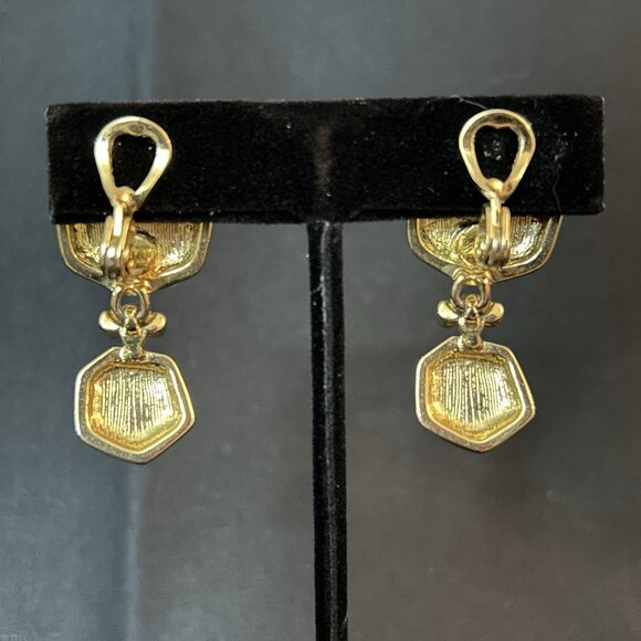 Monet Signed Frosted Amber and Red Glass Cab Gold Tone Drop Dangle Clip Earrings - Picture 3 of 8